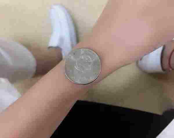 炫瘦新技能1元硬币手走红网络 如何证明自己是一元硬币手
