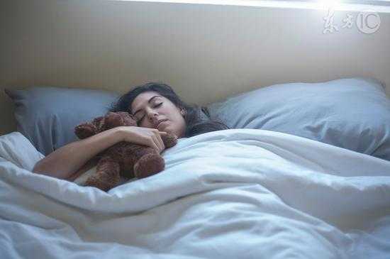 睡前做这些事堪比慢性自杀|性早熟|高血压|便秘