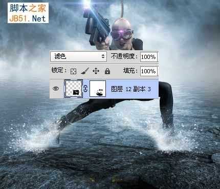 photoshop合成在雨夜中在水中战斗的光电女枪手